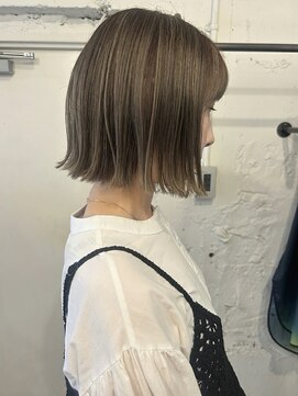 ユヌ(UNU) ハイライト◯透明感ベージュカラー