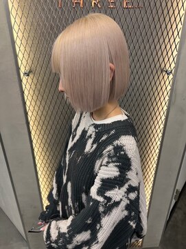 スリーバイベルベット(THREE...by velvet) ミルクティーべージュ/ブリーチカラー/ハイトーンボブ/髪質改善