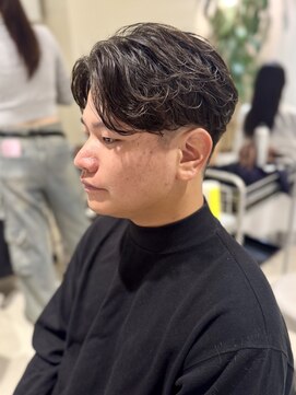 クレビアテン(CreBiA ten_) センターパート　シャドウパーマ　ニュアンスパーマ