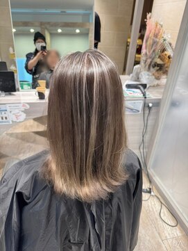 ブロッサム 保谷(Blossom) 透明感ハイライト◎くびれミディ外ハネレイヤー20代30代