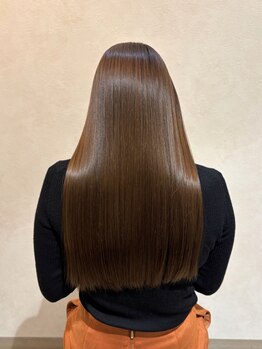 【髪質改善】自社オリジナルの毛髪強化剤×こだわりのトリートメントで天使の輪ができるほどの美しい艶髪に