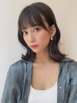 アイユー(ii+U) グレーベージュ　アッシュブラック　ウェーブ巻き　韓国