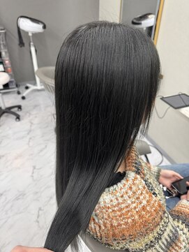 リノ 金山(Rino) デザインカラー/レイヤーカット/ウェットヘア/オリーブベージュ