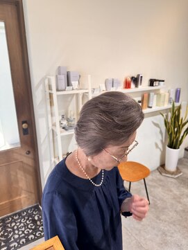 ワンバイワンクラッカ(one by one CLACCA) 白髪ほかしグレー