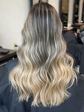 メリー オオサカ(Merly Osaka) 心斎橋/バレイヤージュ/レイヤーカット/海外レイヤー