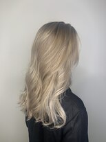 フルール バイ サファリ(fleur by safari)&nbsp;＊お客様Style＊パールホワイト・ブリーチカラー＋ハイライト