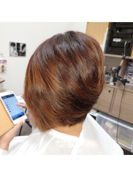 ミライクエフフォー(MILIKE F4) 前下がりボブ ボリュームパーマ