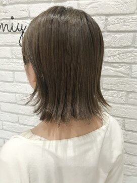 アニー ヘアーアンドスパ(Anniy) #外ハネボブ #グレージュ #切りっぱなしボブ