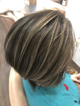 リオン(RION) かき上げショートのハイライトスタイル♪