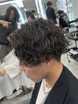 オーバルバイアピッシュ(OVARL by apish) センターパート波巻きパーマ