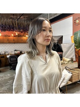 チャプター 問屋町(chapter) ケアブリーチミルクティーベージュ顔周りレイヤーカット韓国ヘア