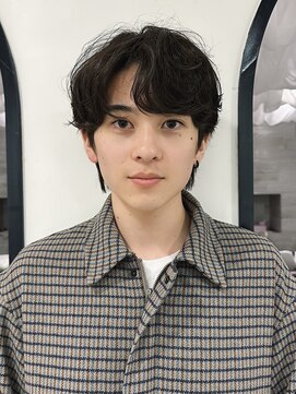 リタ(Lita) センターパートコンマヘアカルマパーマニュアンスパーマ