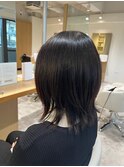 おしゃれ女子ウルフヘアシースルーバング黒髪スタイル