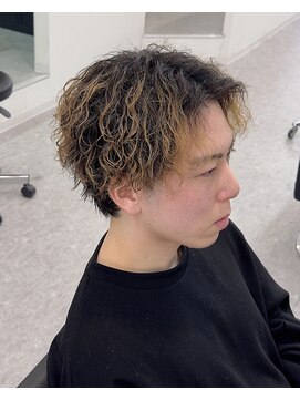 ブライト(BRIGHT) センターパートツイストスパイラルパーマ