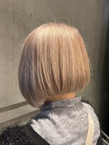 トエ(toe)&nbsp;白髪率80％。白髪を活かしたブリーチ無しのミルクティーカラー