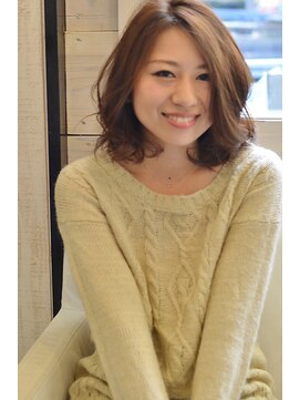 カミビト マヴィー(kamibito mavie) 小顔大人レイヤーボブ　外ハネ　大人かっこいい　人気　ベージュ