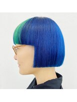 クク(QUQU)&nbsp;ブルーデザインカラーとワイドバングボブ