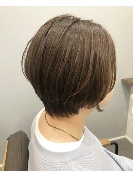 エイト(Eito.) インナーカラー×ショートボブ