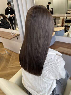 シカ 神戸三宮元町店(Cica) 髪質改善 神戸 三宮美容室 艶髪 トリートメント 縮毛矯正 元町