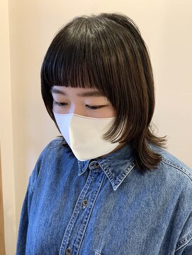 トレパルッキエーレ(tre parrucchiere) ［-tre-］パツっとウルフ風スタイル