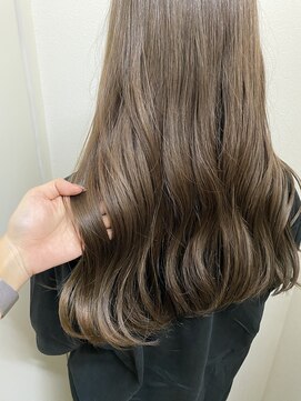 ベルフェミンアプレ(Belle femin Apres) ベージュカラー×ゆる巻き