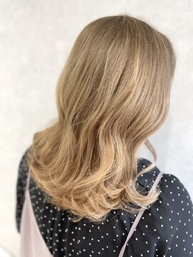 シュネア(shunea330) ブリーチしても綺麗なハイトーンカラー