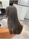 グレーベージュ／ロングヘア