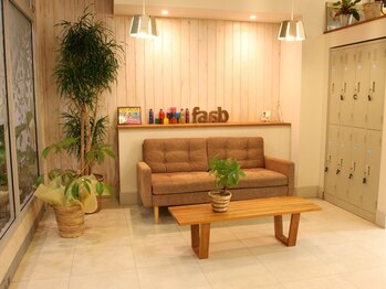 ファーブ(faab)の写真/こだわりの空間でリラックスしながら綺麗に♪ゆったりとした時間を過ごしながら、髪も心も癒されて。