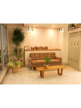 こだわりの空間でリラックスしながら綺麗に♪ゆったりとした時間を過ごしながら、髪も心も癒されて。