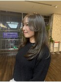 レイヤーカット　セミロング　オリーブベージュ艶髪大人かわいい