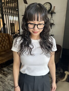 トレンチ(TRENCH) レイヤーカット クセ毛風パーマ スパイラルパーマ