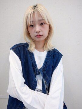 ランプ 柏(Lamp) ホワイトブロンド×外ハネミディアムカラー