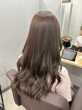 アトレ 福岡大名店(attrait) ベージュロング × 透明感カラー × 艶髪トリートメント