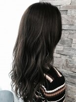 エムフロムソレイユミュー(M from soleil mju)&nbsp;根元が伸びても気にならない？スタイル。