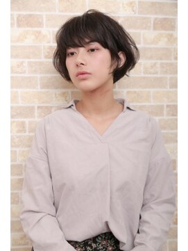 コム(com by neolive) 大人耳かけボブ