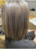 ミルクティーベージュ　ケアブリーチ　切りっぱなしボブ