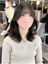 鎖骨ミディアムくびれレイヤーカット