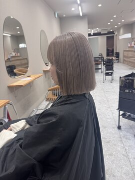 シカ 神戸三宮元町店(Cica) 似合わせ ボブ ブリーチ ハイトーン 三宮 ミルクティ グレージュ