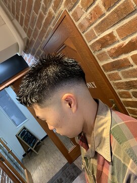 ミリオンバックス 神田店(Million Bucks) [スパイキーショート/スキンフェード/メンズショート]