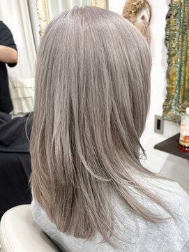 シルバーグレージュ