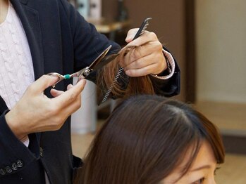 ヘアーズエナジー 彩都店(HAIRS energy)の写真/【髪が多い・クセ毛にお困りの方に】特許取得のカット技術で、今までにない扱いやすさを♪