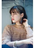 グレージュ ひし形シルエット 切りっぱなしボブ エアリー