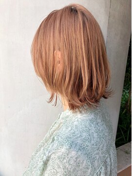 リコ(Lico) ブロンドベージュ×外ハネショート