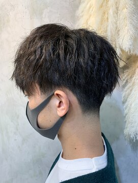 フリーダムメルシー(freedom Merci) ■縦落ちソフトツイストパーマ　ツーブロック　マッシュ