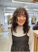 オリーブベージュ×癖毛スタイリング