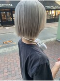 プラチナベージュ_大人ボブ_前下がりぱつっとボブ_