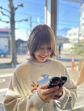 オーシー 四ツ井店(O'sea) ミルクティーベージュ