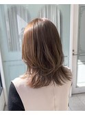 オリーブカラーのミディアムレイヤー