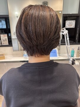 上品な立体感が叶う白髪ぼかしハイライト