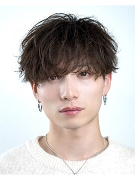 オーシャントーキョーオーバー 渋谷(OCEAN TOKYO OVER) センターパートフェザーパーマニュアンスパーマシャドウパーマ